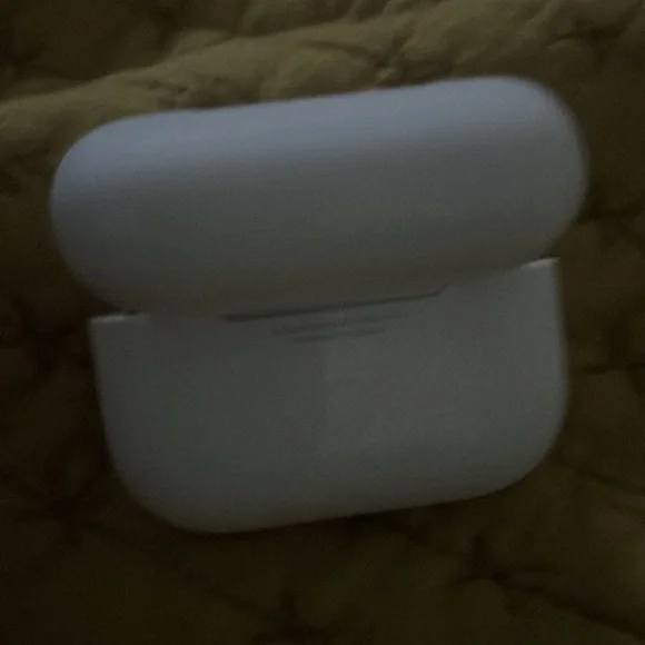Apple Airpods Pro A3048 - Picture 2 of 2